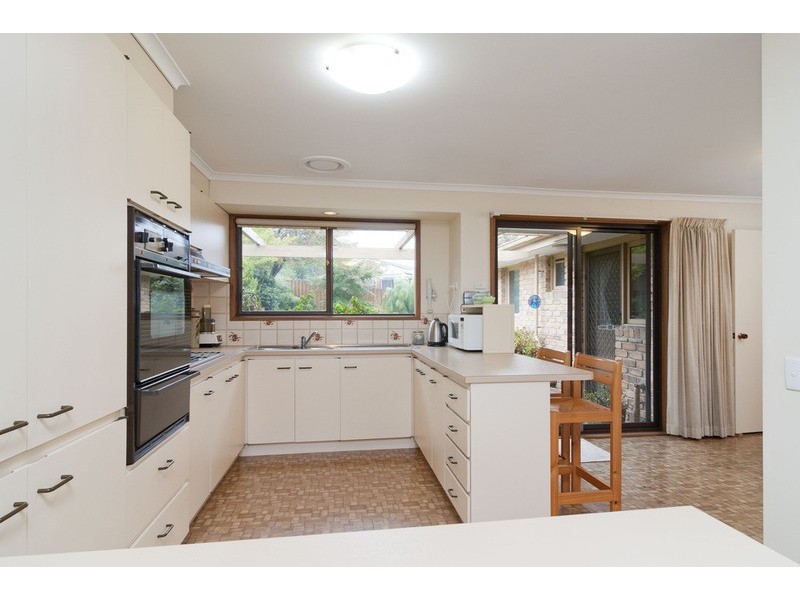 24 Lemongrove, Croydon Hills VIC 3136