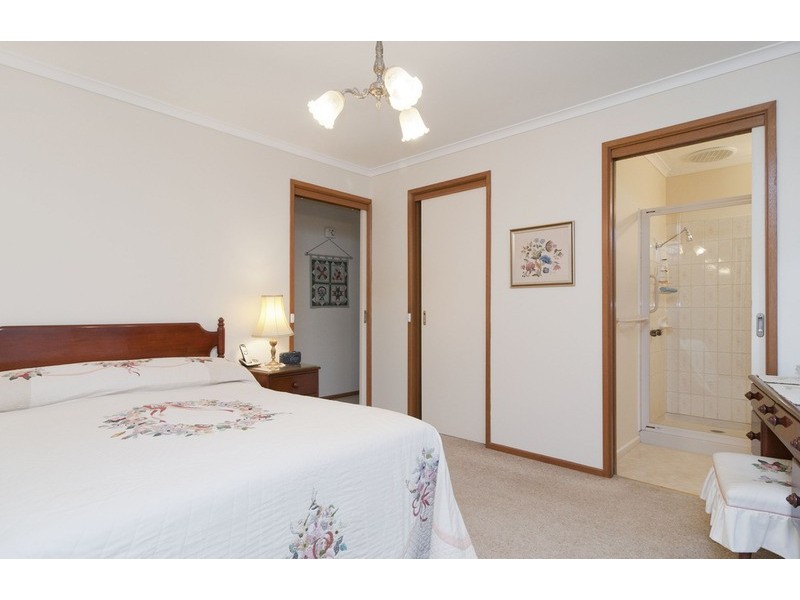 24 Lemongrove, Croydon Hills VIC 3136