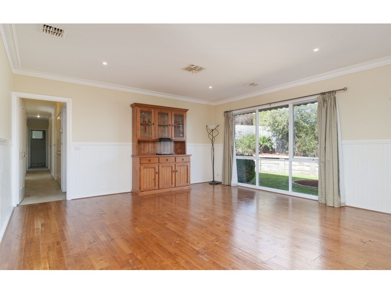 4 Stonehaven Court, Mooroolbark VIC 3138
