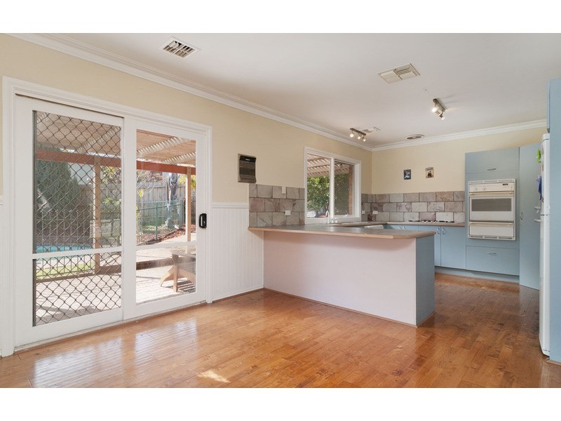 4 Stonehaven Court, Mooroolbark VIC 3138