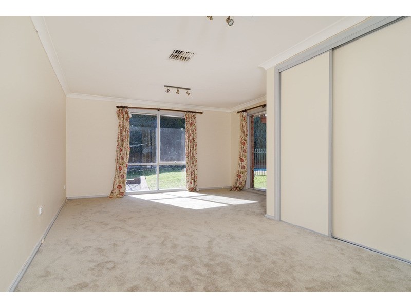 4 Stonehaven Court, Mooroolbark VIC 3138