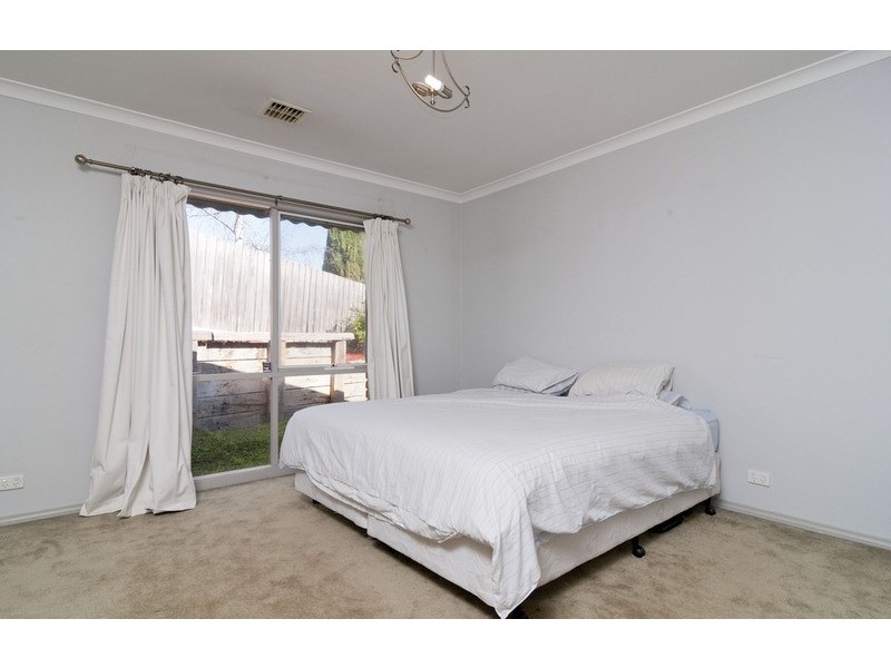 4 Stonehaven Court, Mooroolbark VIC 3138