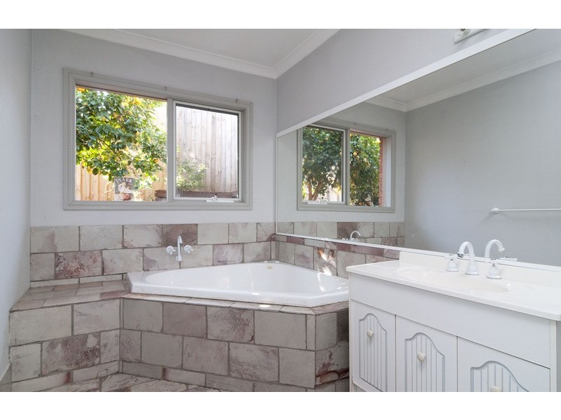 4 Stonehaven Court, Mooroolbark VIC 3138