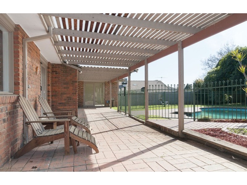 4 Stonehaven Court, Mooroolbark VIC 3138