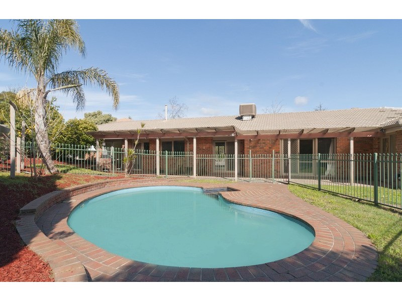 4 Stonehaven Court, Mooroolbark VIC 3138