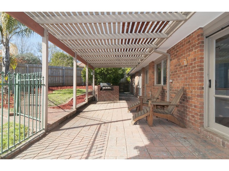 4 Stonehaven Court, Mooroolbark VIC 3138