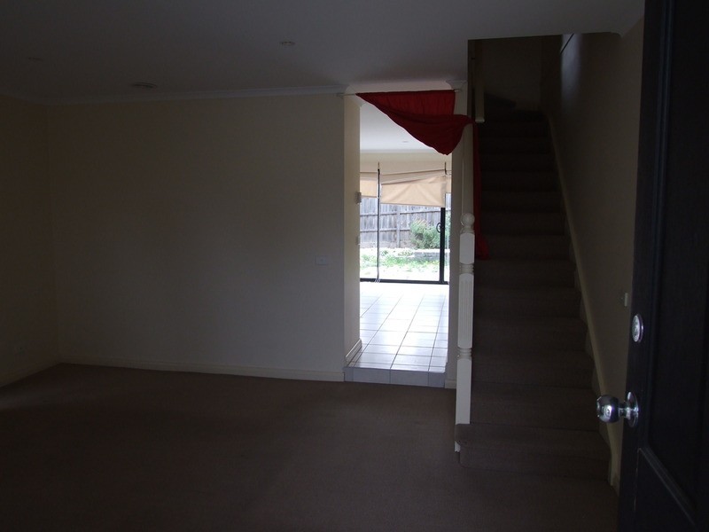 2/26 Ervin  Road, Kilsyth VIC 3137