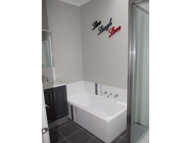12A Dryden Concourse, Mooroolbark VIC 3138