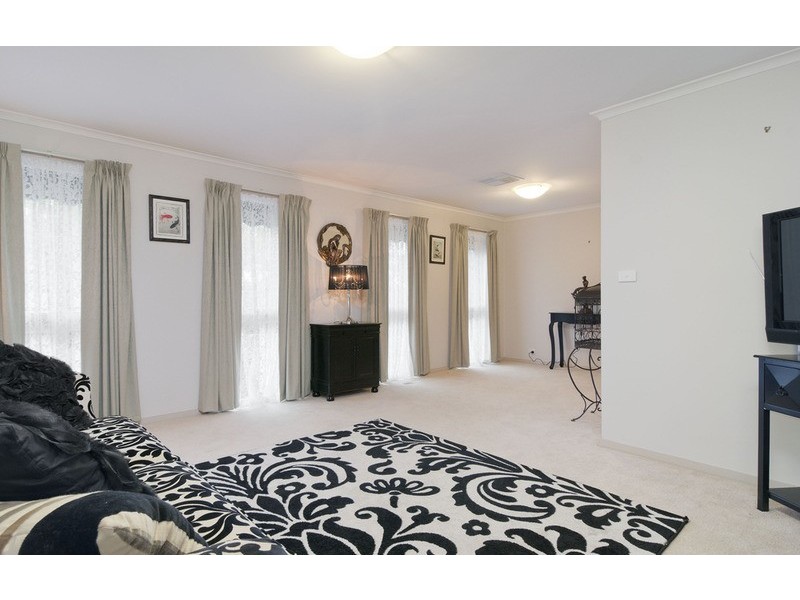 42 Country Club Drive, Chirnside Park VIC 3116