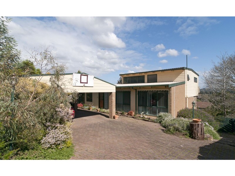 17 Edward Road, Chirnside Park VIC 3116