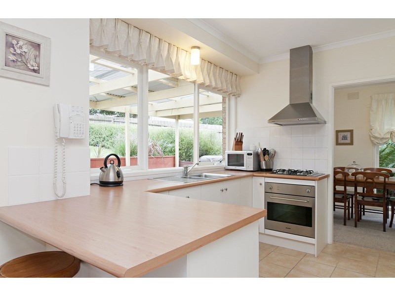 37 McDermott Avenue, Mooroolbark VIC 3138
