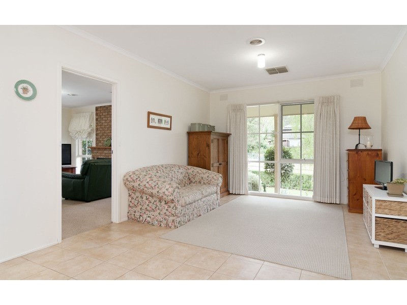 37 McDermott Avenue, Mooroolbark VIC 3138