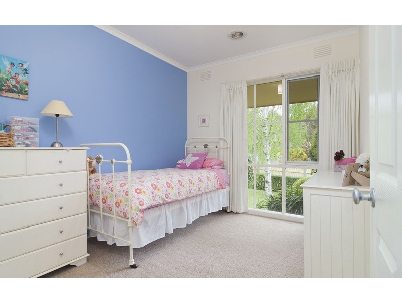 37 McDermott Avenue, Mooroolbark VIC 3138