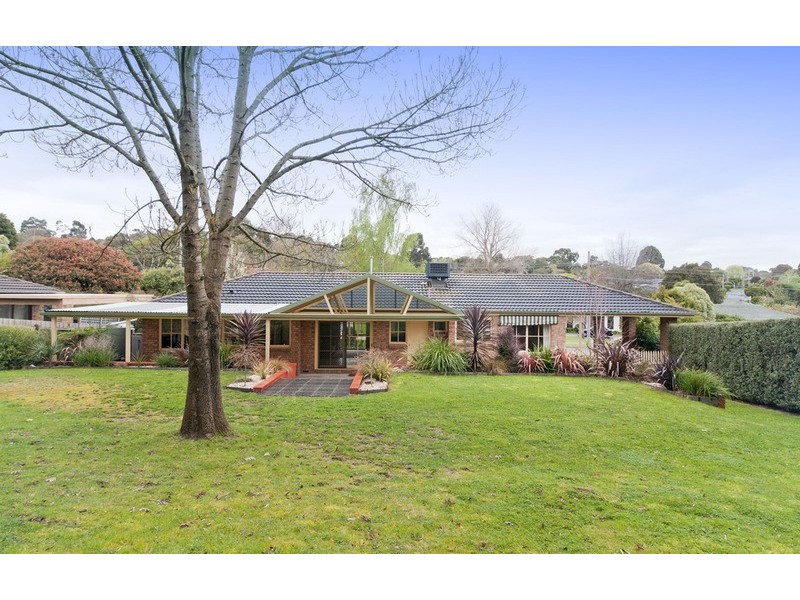37 McDermott Avenue, Mooroolbark VIC 3138