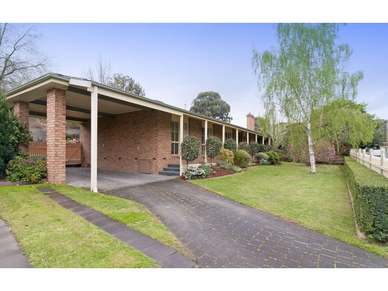 37 McDermott Avenue, Mooroolbark VIC 3138