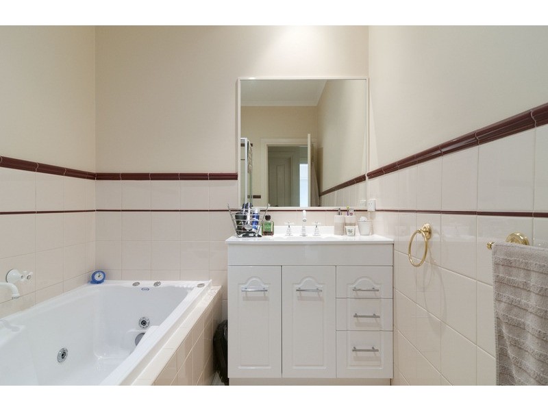 2/34-36 Swinburne Avenue, Mooroolbark VIC 3138