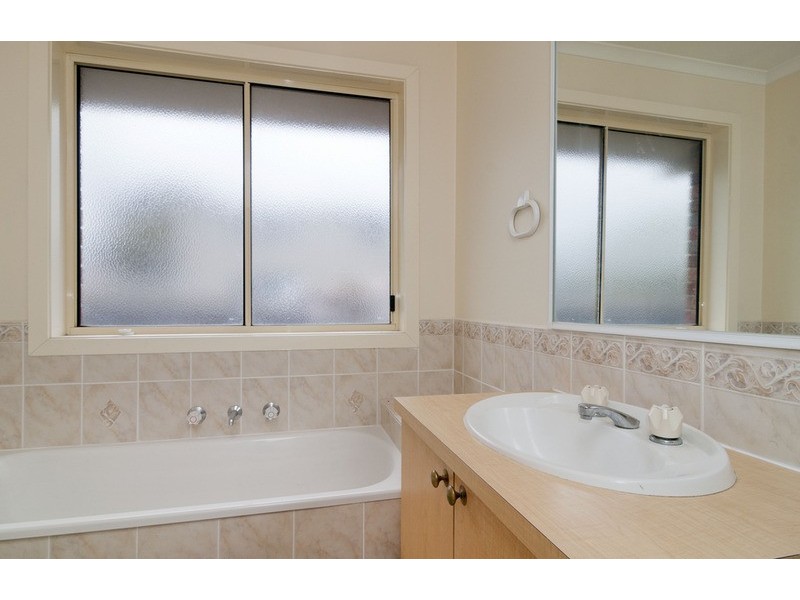 21 Manchester Road, Mooroolbark VIC 3138