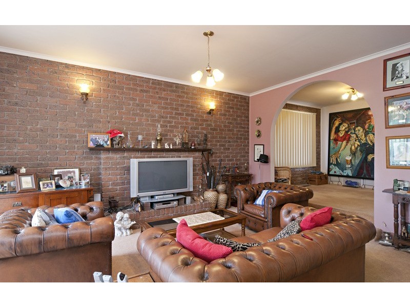 13 Zina Grove, Mooroolbark VIC 3138