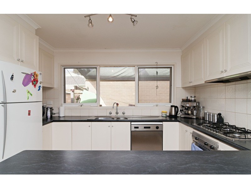 13 Zina Grove, Mooroolbark VIC 3138