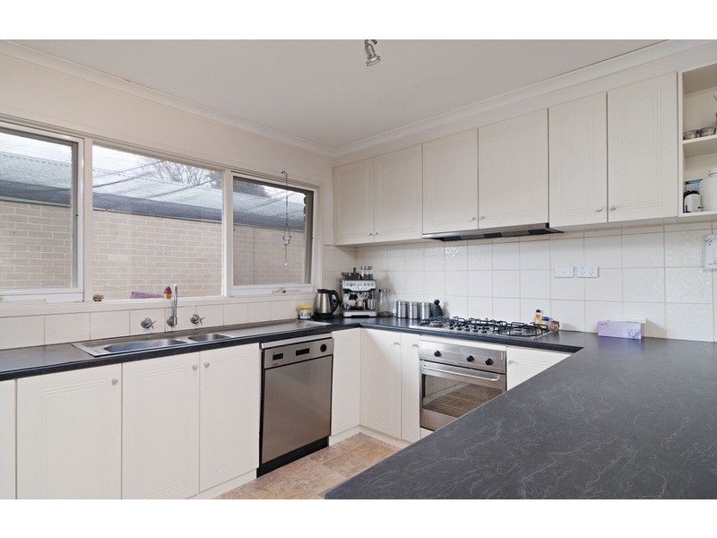 13 Zina Grove, Mooroolbark VIC 3138