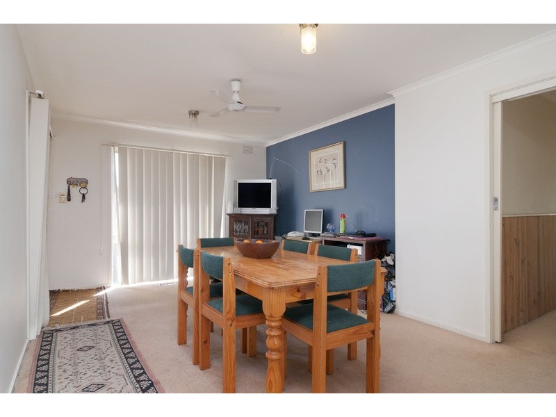 13 Zina Grove, Mooroolbark VIC 3138