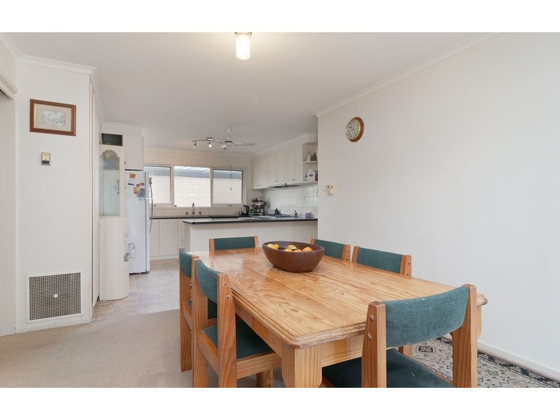 13 Zina Grove, Mooroolbark VIC 3138