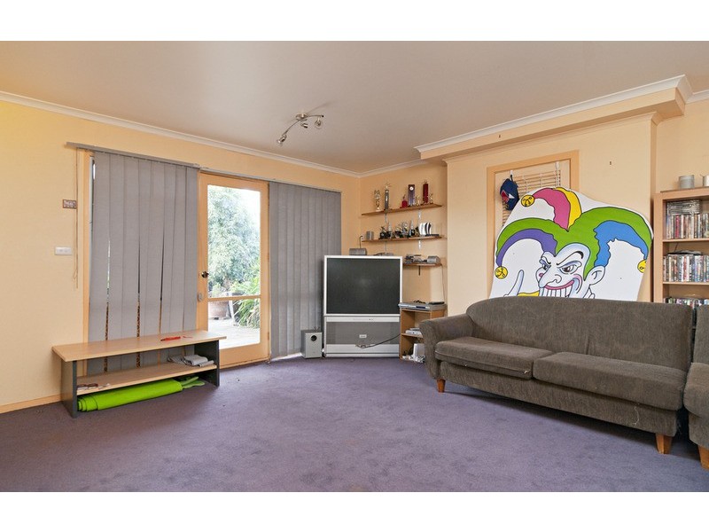 13 Zina Grove, Mooroolbark VIC 3138