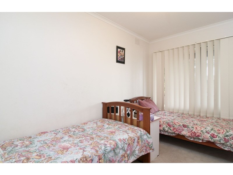 13 Zina Grove, Mooroolbark VIC 3138