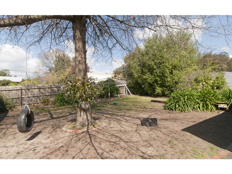 13 Zina Grove, Mooroolbark VIC 3138