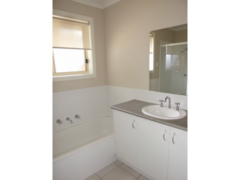 10/8-10 Wyuna Walk, Mooroolbark VIC 3138