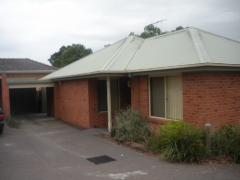 2/40-42 Newman  Road, Mooroolbark VIC 3138