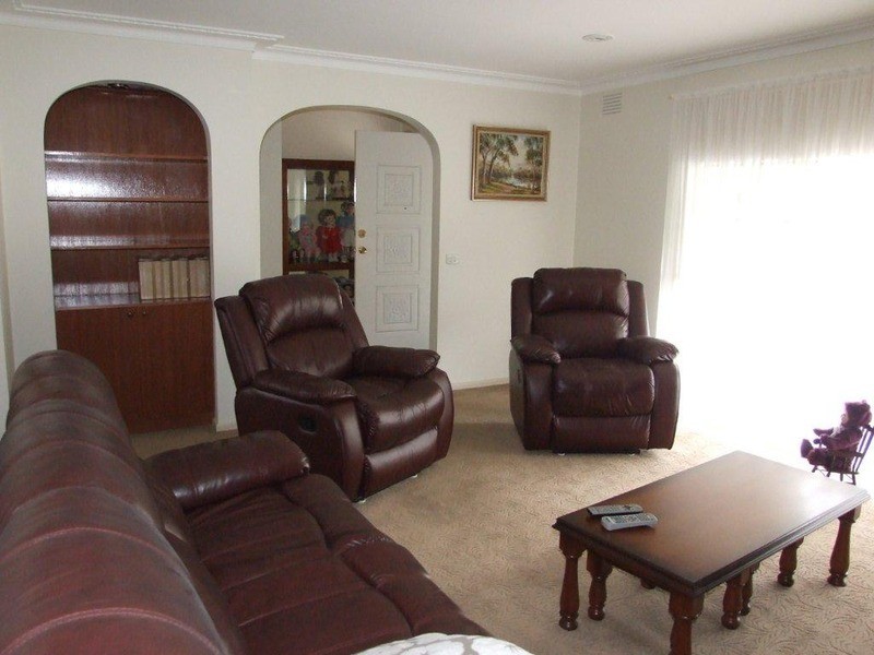 16 Barina Avenue, Mooroolbark VIC 3138