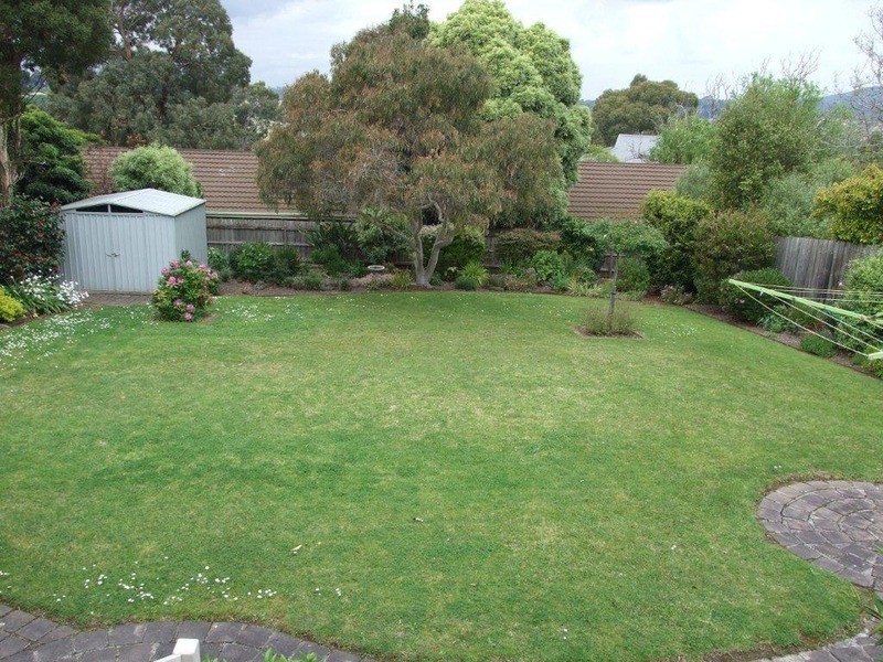 16 Barina Avenue, Mooroolbark VIC 3138