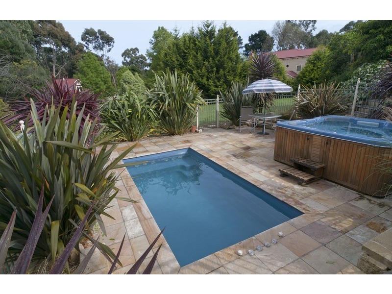 4 Laura  Lane, Mooroolbark VIC 3138