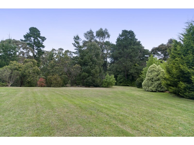 4 Laura  Lane, Mooroolbark VIC 3138
