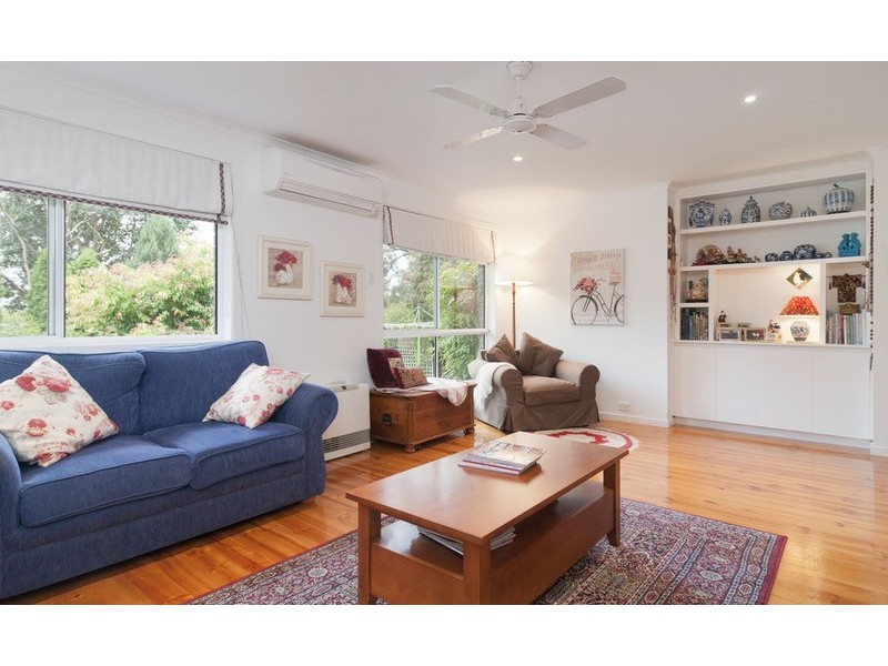 203 Cambridge Road, Mooroolbark VIC 3138