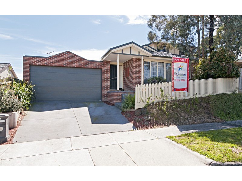 4 Dunoon Street, Mooroolbark VIC 3138