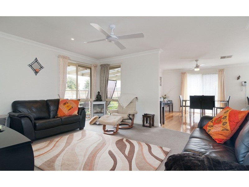 4 Dunoon Street, Mooroolbark VIC 3138