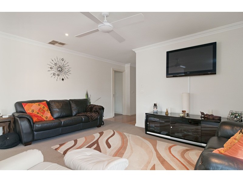 4 Dunoon Street, Mooroolbark VIC 3138