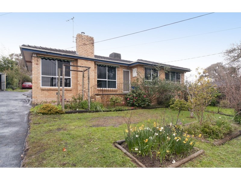 6 Sheldon Avenue, Mooroolbark VIC 3138