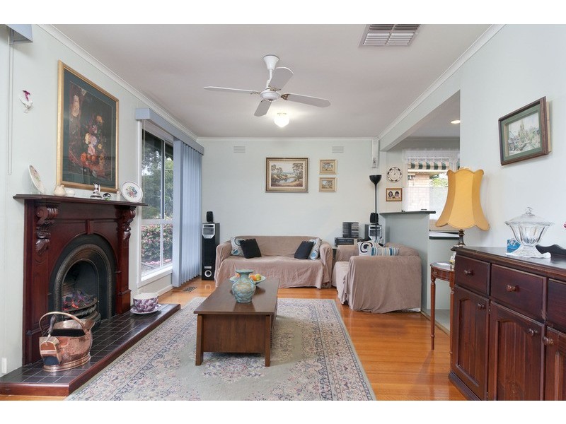 6 Sheldon Avenue, Mooroolbark VIC 3138