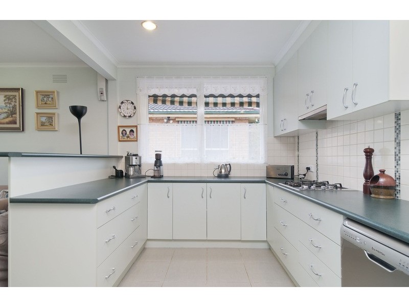 6 Sheldon Avenue, Mooroolbark VIC 3138