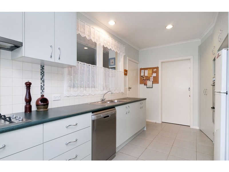 6 Sheldon Avenue, Mooroolbark VIC 3138
