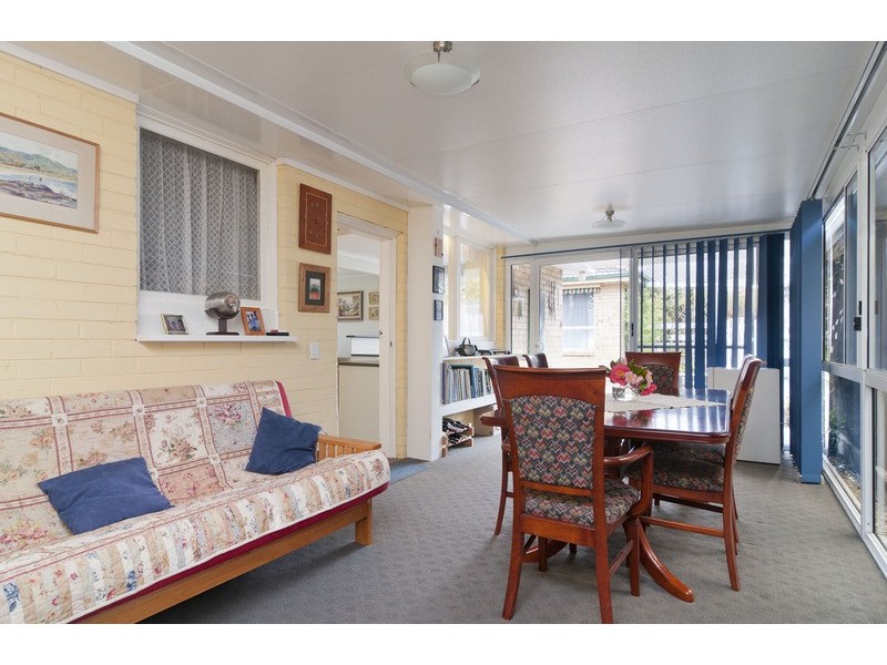 6 Sheldon Avenue, Mooroolbark VIC 3138