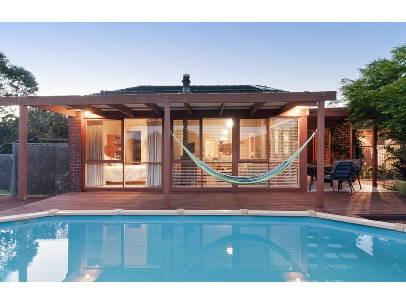 16 Maralee Drive, Mooroolbark VIC 3138