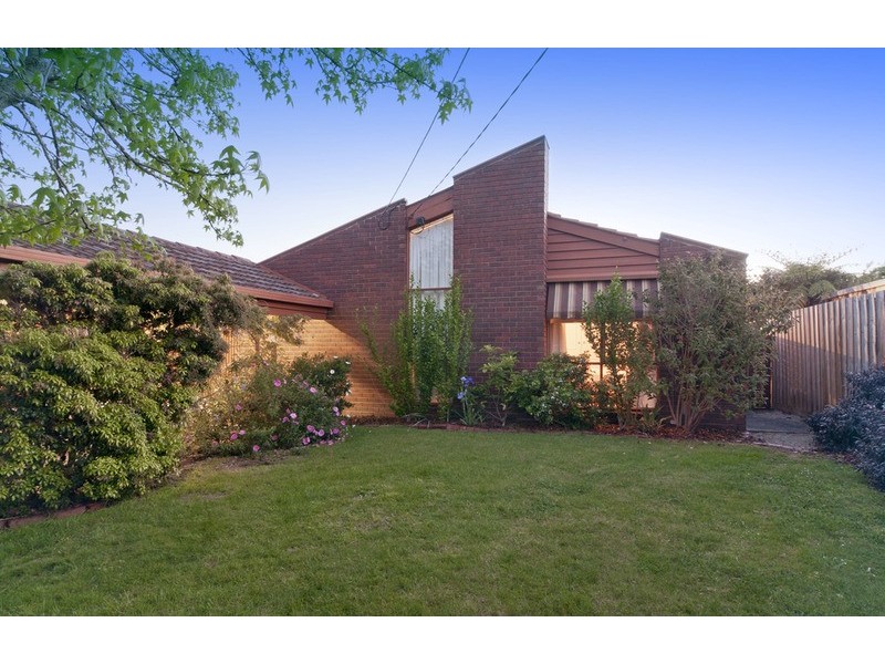 16 Maralee Drive, Mooroolbark VIC 3138