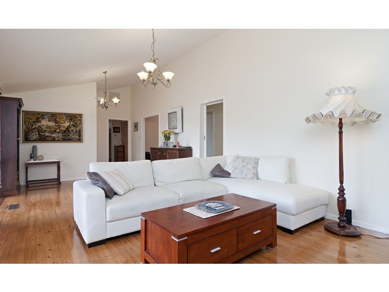 16 Maralee Drive, Mooroolbark VIC 3138