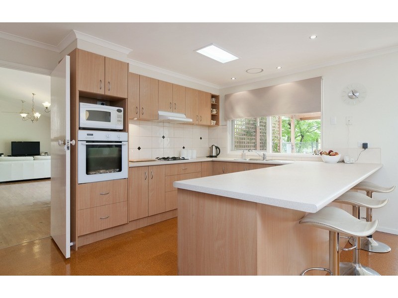 16 Maralee Drive, Mooroolbark VIC 3138