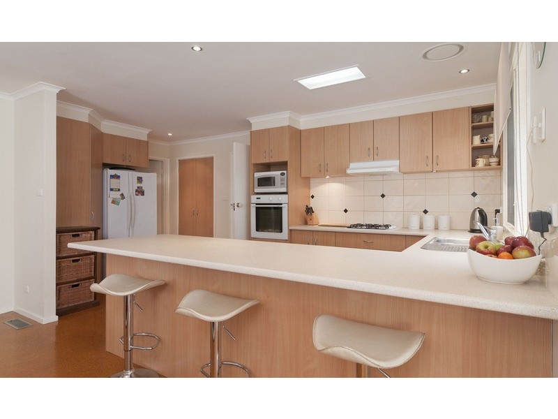 16 Maralee Drive, Mooroolbark VIC 3138