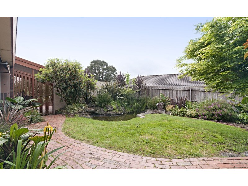 16 Maralee Drive, Mooroolbark VIC 3138
